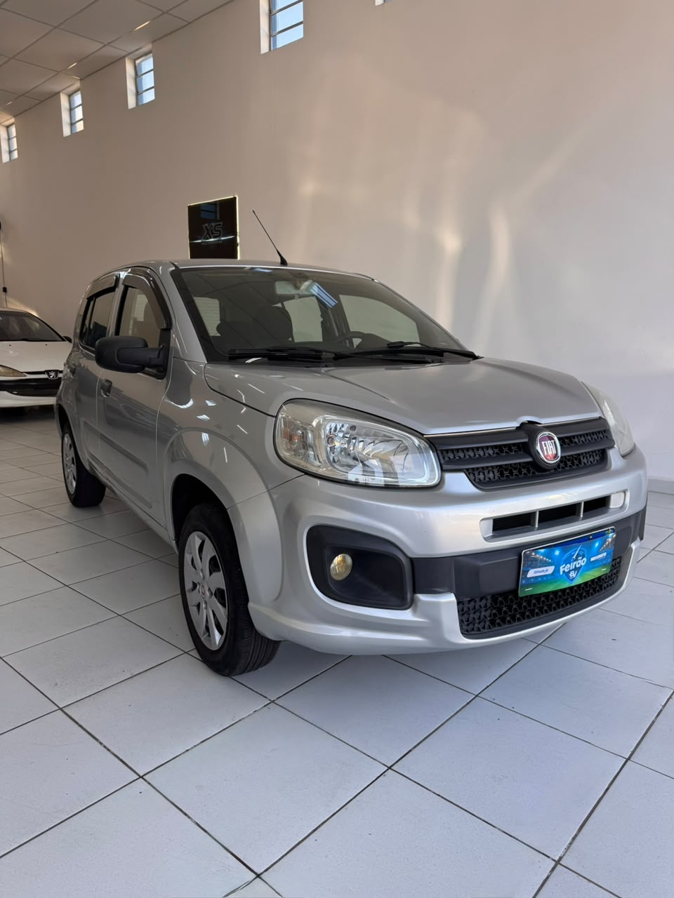 UNO ATTRACTIVE 1.0 COMPLETO 2017